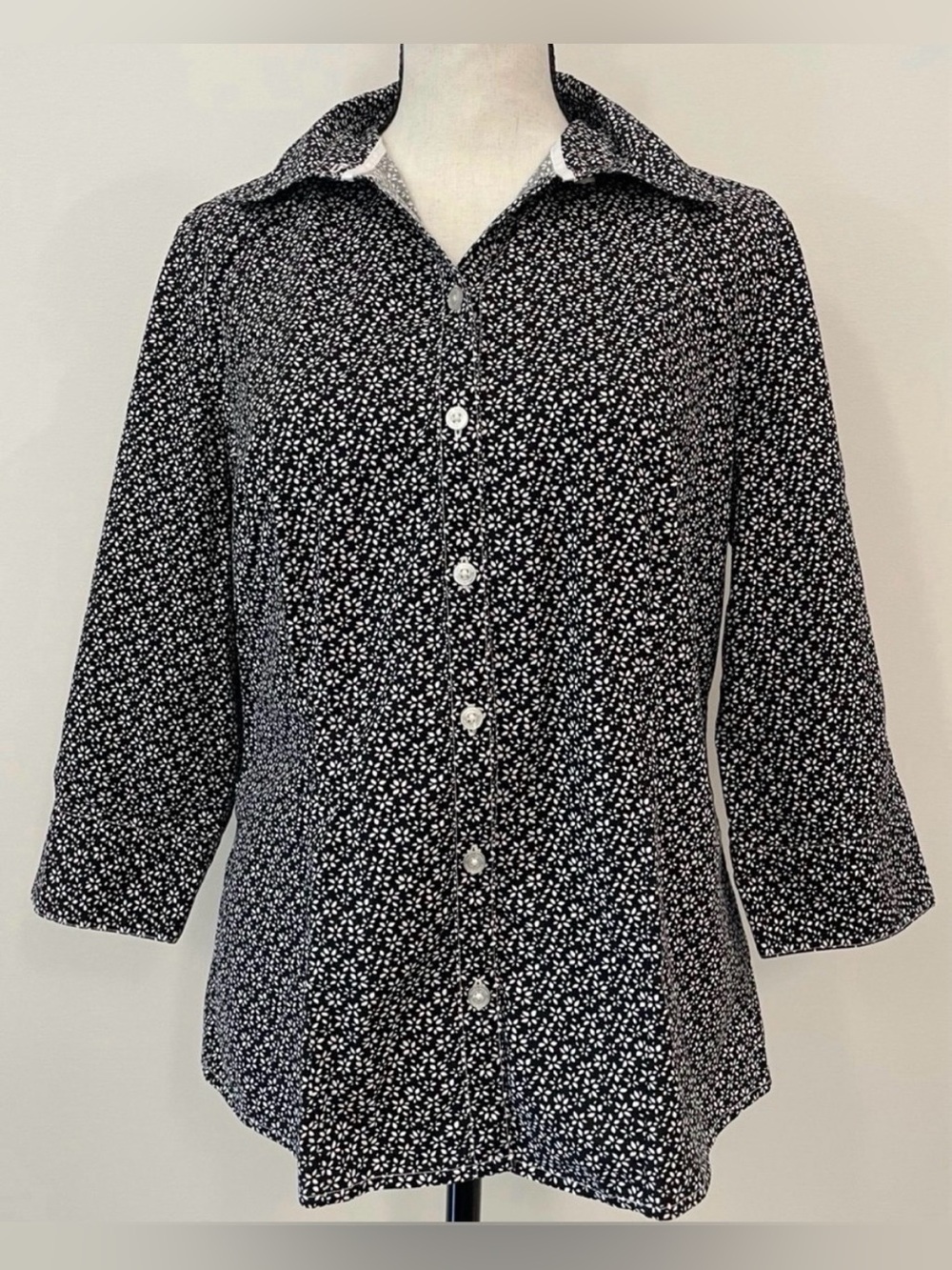 Black White Ditsy Floral Button Down Shirt Women Small Cotton Stretch Work Offic